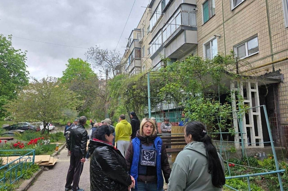 Понівечено 7 багатоповерхівок і поранено двох людей: у Нікополі надали допомогу постраждалим мешканцям (фото)