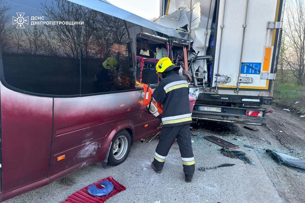 Смертельна ДТП з маршруткою біля Дніпра сталася 28 квітня (фото)