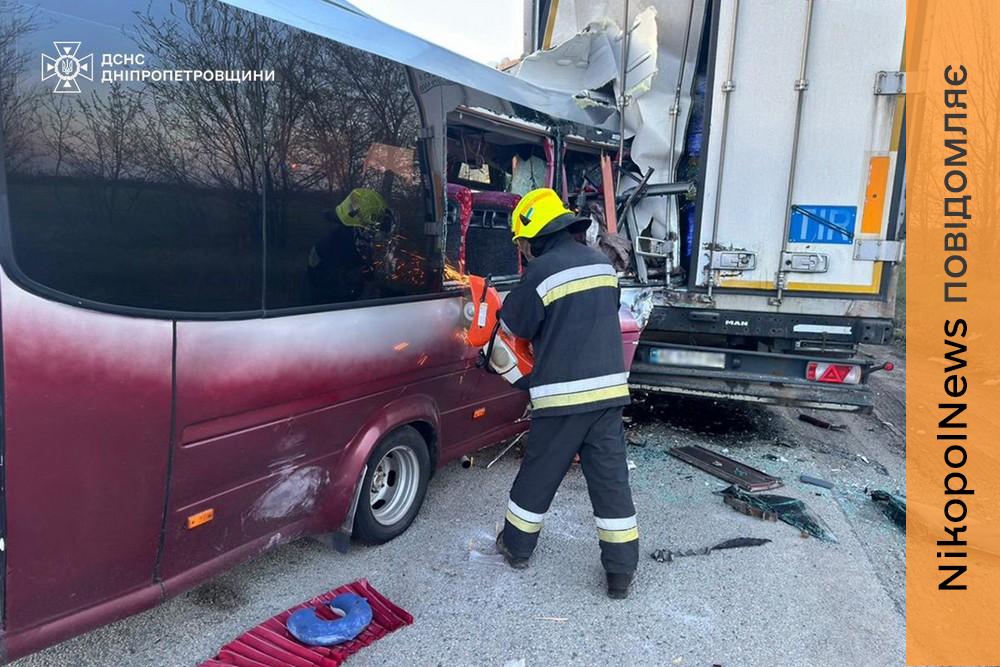 Смертельна ДТП з маршруткою біля Дніпра сталася 28 квітня (фото)