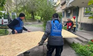 Понівечено 7 багатоповерхівок і поранено двох людей: у Нікополі надали допомогу постраждалим мешканцям (фото)