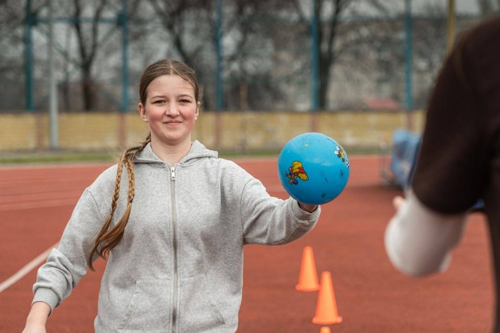 На Дніпропетровщині підтримують дітей евакуйованих з прифронтової громади: спортивне свято та екскурсії 