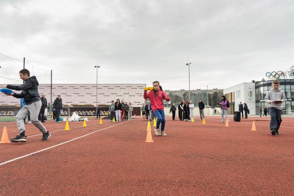 На Дніпропетровщині підтримують дітей евакуйованих з прифронтової громади: спортивне свято та екскурсії 