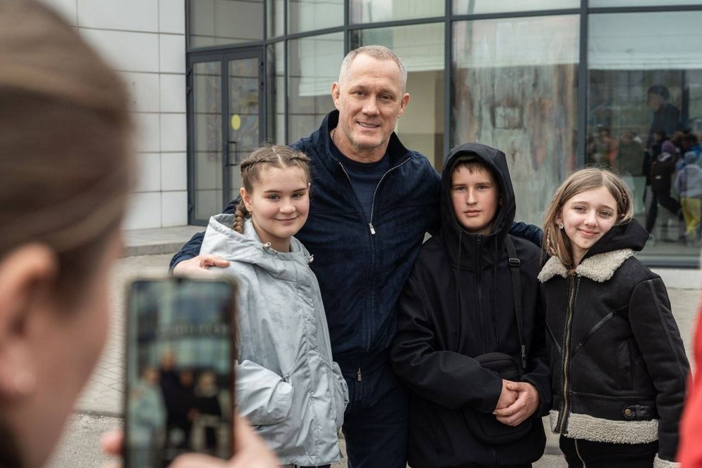 На Дніпропетровщині підтримують дітей евакуйованих з прифронтової громади: спортивне свято та екскурсії 