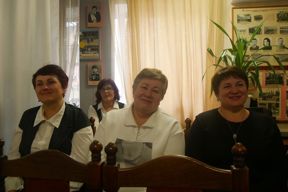 «Жіноча вітальня» у Покрові об’єднала театр, лялькарство та творчі історії