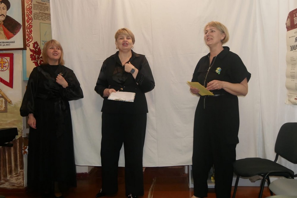 «Жіноча вітальня» у Покрові об’єднала театр, лялькарство та творчі історії