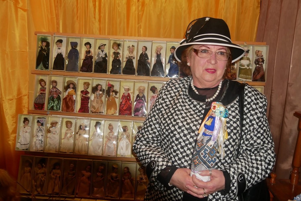 «Жіноча вітальня» у Покрові об’єднала театр, лялькарство та творчі історії