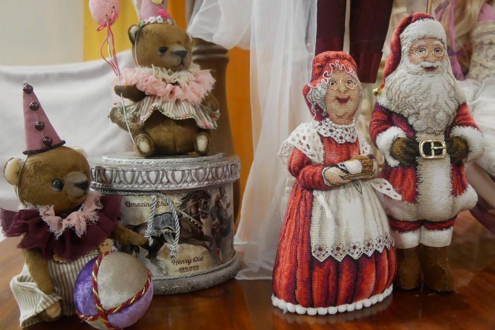 «Жіноча вітальня» у Покрові об’єднала театр, лялькарство та творчі історії