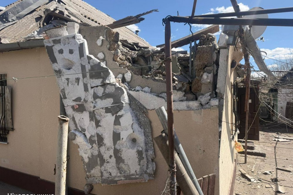 На Нікопольщині 6 постраждалих, серед них двоє дітей,  ворог атакував Дніпро і КАБом Синельниківщину 3