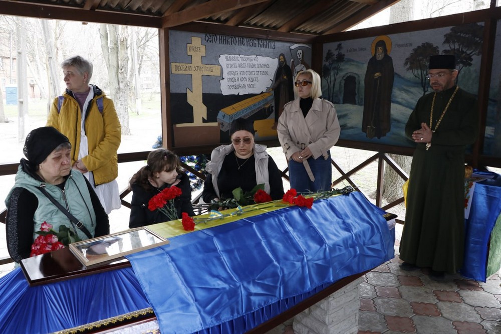 Нікополь сьогодні провів в останню путь Захисника (фото)