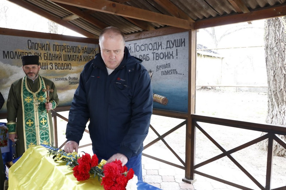 Нікополь сьогодні провів в останню путь Захисника (фото) 10