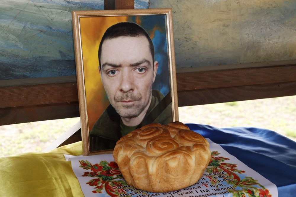 Нікополь сьогодні провів в останню путь Захисника (фото) 3