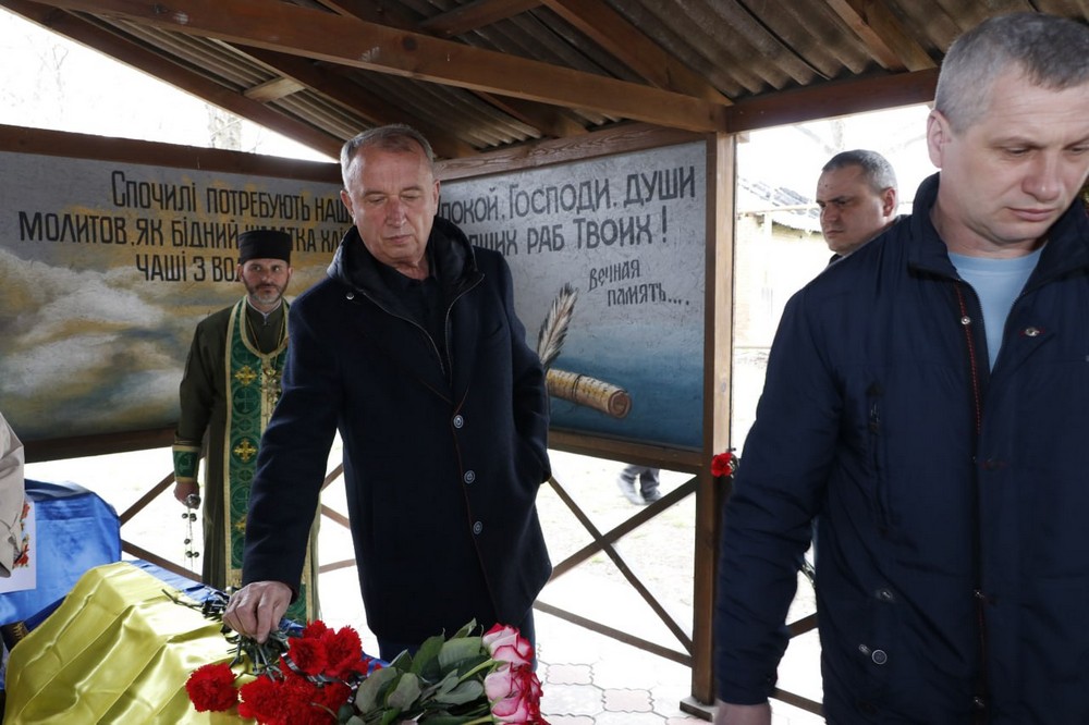 Нікополь сьогодні провів в останню путь Захисника (фото) 4