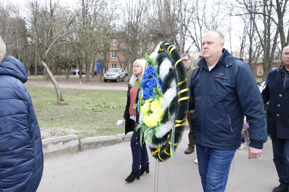 Нікополь сьогодні провів в останню путь Захисника (фото) 9