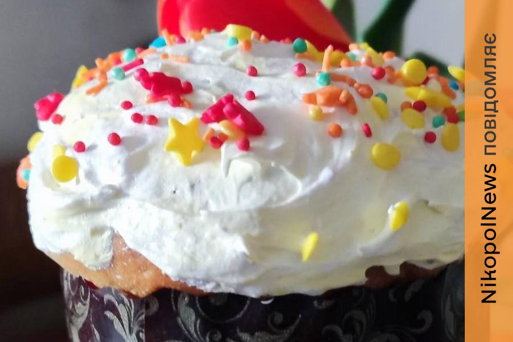 Нікопольчанка спекла понад 440 пасок для захисників України 1 Нікопольчанка спекла понад 440 пасок для захисників України 2