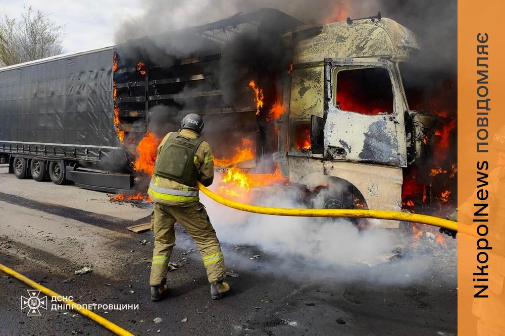 Ворожий FPV-дрон влучив у авто і вбив чоловіка: наслідки обстрілів Нікополя та району показали у ДСНС (фото) 1 Нікополя 5