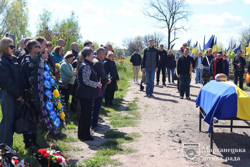 Нікопольщина сьогодні провела в останню путь полеглого Захисника 6