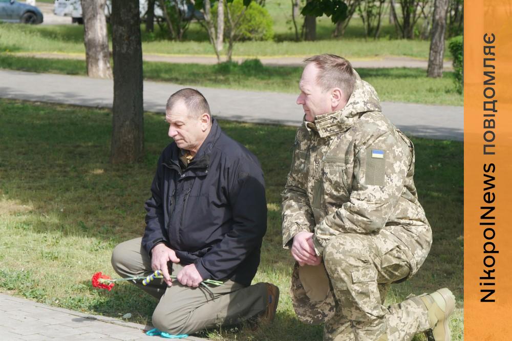 Майже два роки вважався зниклим безвісти: на Нікопольщині сьогодні провели в останню путь полеглого розвідника (фото)