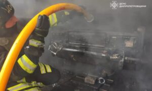 У Нікополі сьогодні палали гараж з автомобілем всередині та кімната у будинку 2