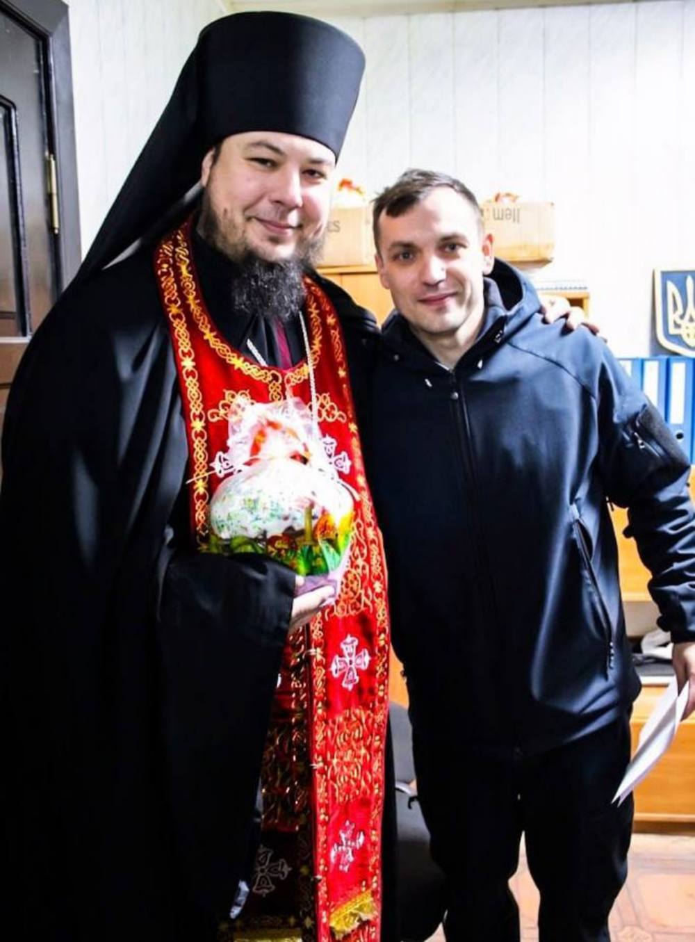  У Нікополі священники ПЦУ освятили паски для незламних рятувальників 5