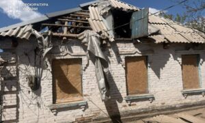 Ворожий дрон влучив поряд з автівкою та поранив людей на Нікопольщині 2