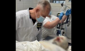 Горіли разом в бойовій машині: у Дніпрі рятують двох важко поранених бійців (відео)