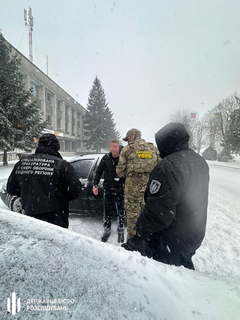 Прикордонник з Дніпропетровщини допомагав ухилянтам за 12 000 доларів: його судитимуть (фото, відео) Прикордонник з Дніпропетровщини допомагав ухилянтам за 12 000 доларів: його судитимуть (фото, відео)