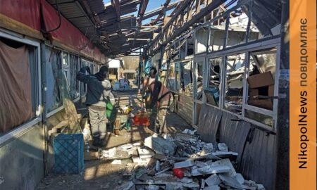 Після масштабних обстрілів Нікополя комунальники усувають наслідки (фото)