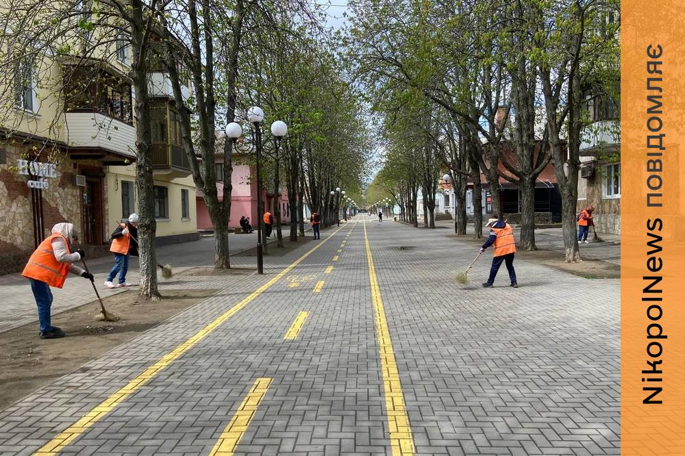 Прибирають і здійснюють поточні ремонти: чим займаються комунальники Покрова у квітні (фото) 1 комунальники Покрова 4