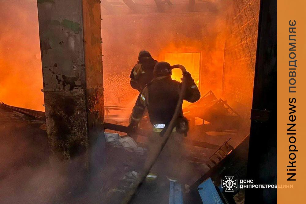 Є поранені, сталися пожежі: наслідки обстрілів Нікополя та області, показали у ДСНС (фото) 1 наслідки обстрілів Нікополя та області