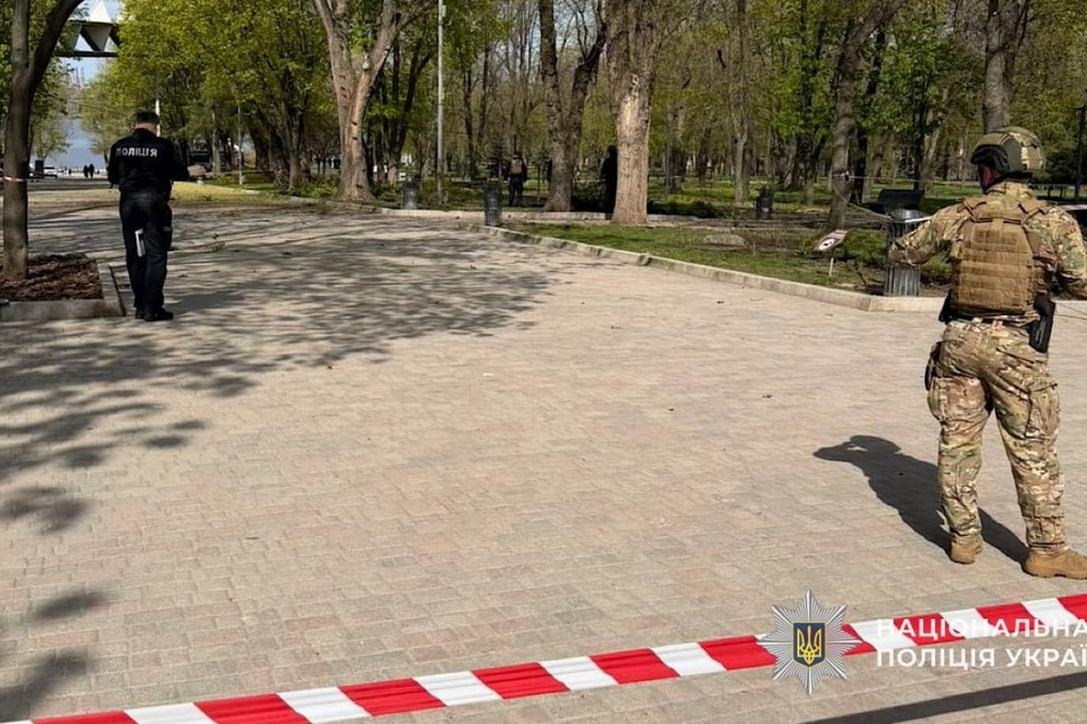 наслідки обстрілів Нікопольщини та Дніпра зафіксували поліцейс