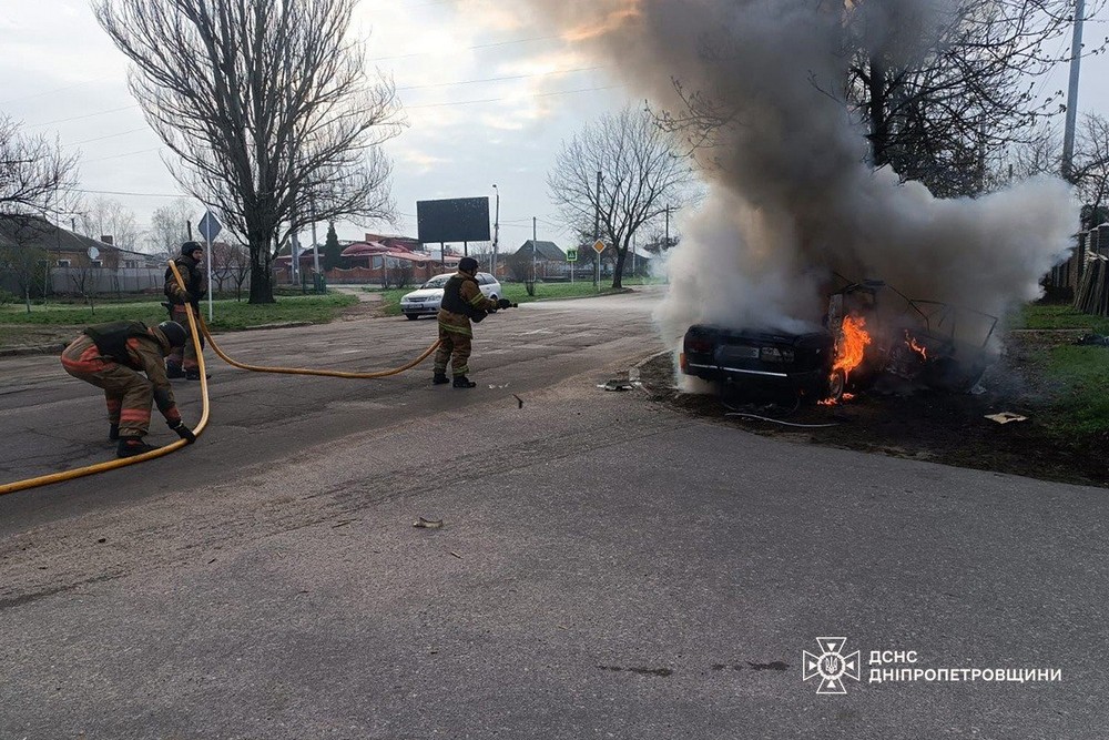 Фото наслідків ранкової атаки на Нікополь