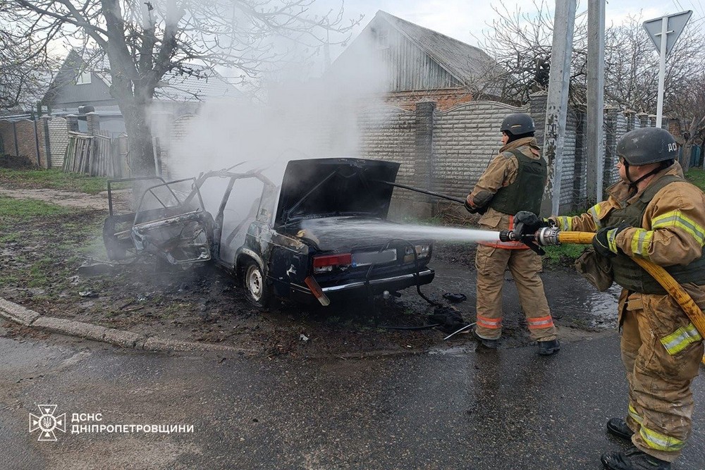 Фото наслідків ранкової атаки на Нікополь