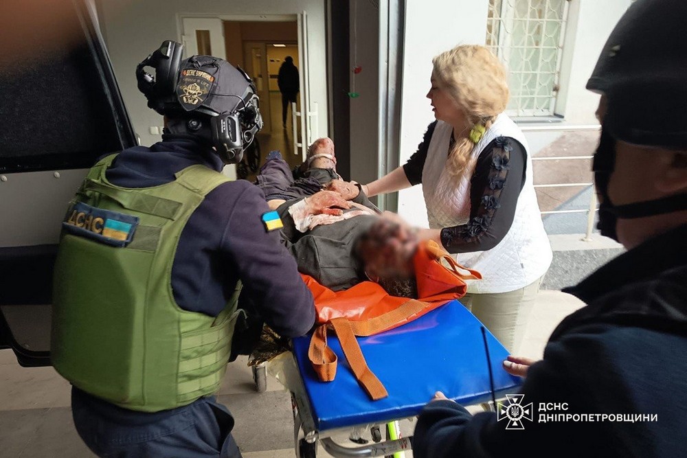 Фото наслідків ранкової атаки на Нікополь