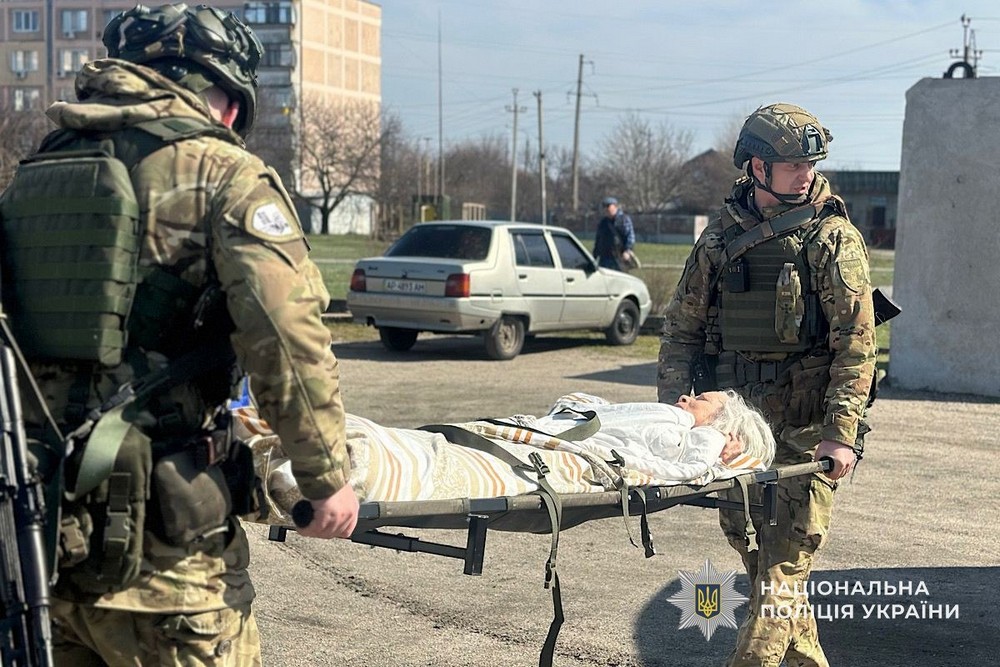 Евакуація на Нікопольщині: «Білі Янголи» допомогли виїхати понад 30 мешканцям (фото, відео) Евакуація на Нікопольщині: «Білі Янголи» допомогли виїхати понад 30 мешканцям (фото, відео)