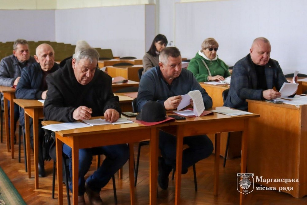 Діти, вода, завершення опалювального сезону: у Марганці 1 квітня відбулося позачергове засідання виконкому (фото)