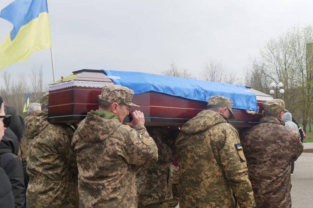 Місто у скорботі… Нікопольщина сьогодні провела в останню путь молодого Героя (фото)