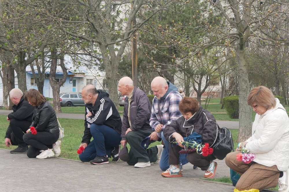 Місто у скорботі… Нікопольщина сьогодні провела в останню путь молодого Героя (фото)