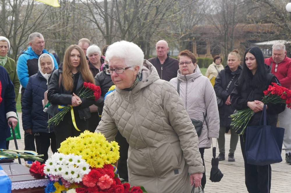 Місто у скорботі… Нікопольщина сьогодні провела в останню путь молодого Героя (фото)