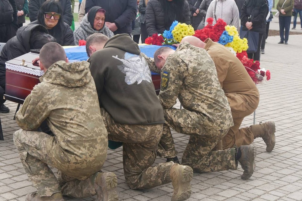 Місто у скорботі… Нікопольщина сьогодні провела в останню путь молодого Героя (фото)