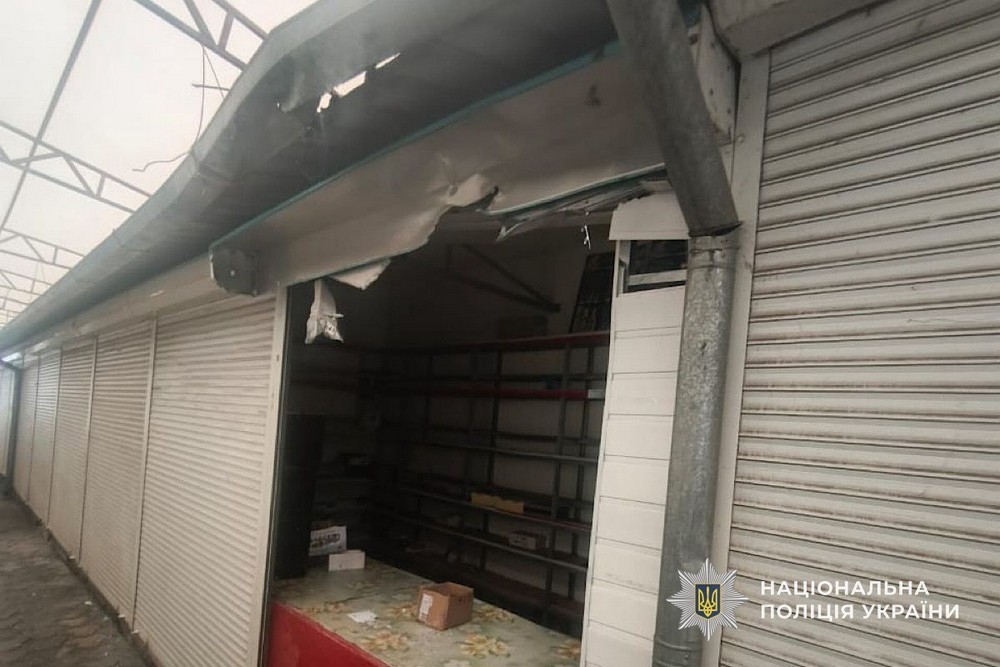 Вбито мотоцикліста, поранену дитину рятують у Дніпрі: подробиці про криваві обстріли Нікополя, району і області 3 квітня від поліції (фото)