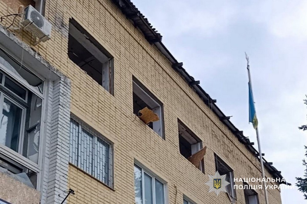 Вбито мотоцикліста, поранену дитину рятують у Дніпрі: подробиці про криваві обстріли Нікополя, району і області 3 квітня від поліції (фото)