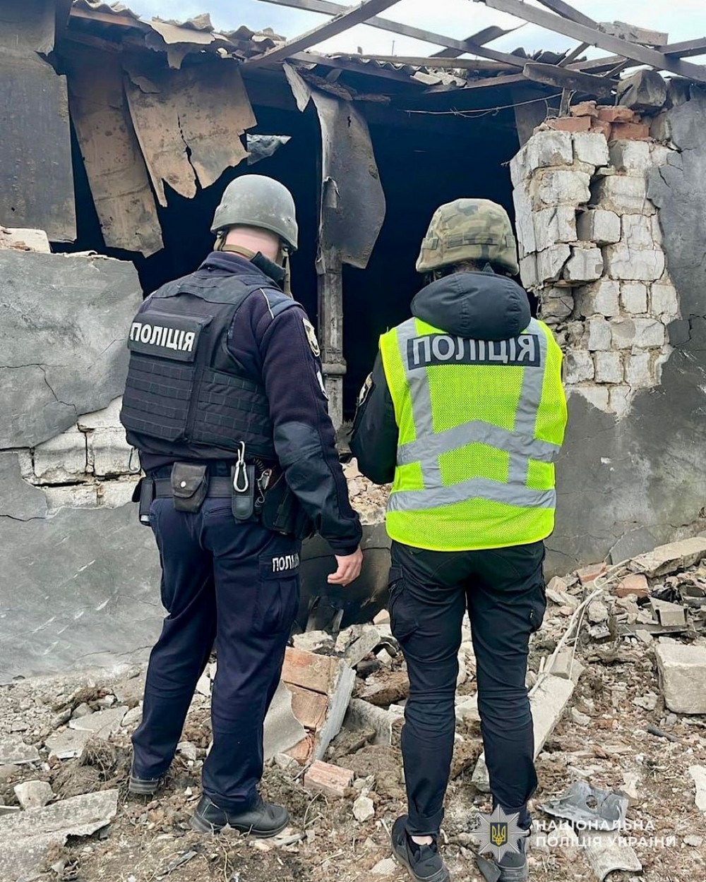 Вбито мотоцикліста, поранену дитину рятують у Дніпрі: подробиці про криваві обстріли Нікополя, району і області 3 квітня від поліції (фото)