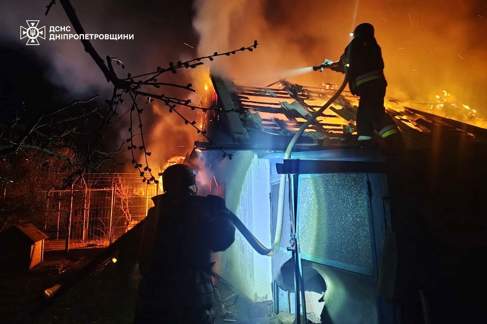 Росіяни поранили на Нікопольщині двох дітей і жінку, атакували рятувальників, вдаривши повторно – ДСНС (фото)