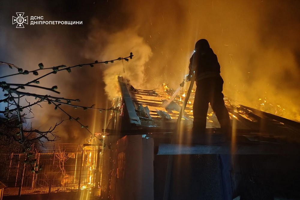 Росіяни поранили на Нікопольщині двох дітей і жінку, атакували рятувальників, вдаривши повторно – ДСНС (фото)