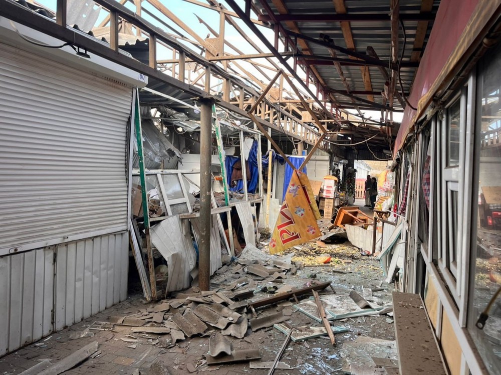 5 вбитих і 19 поранених у Нікополі сьогодні, серед них дитина (фото) 5 вбитих і 19 поранених у Нікополі сьогодні, серед них дитина (фото)