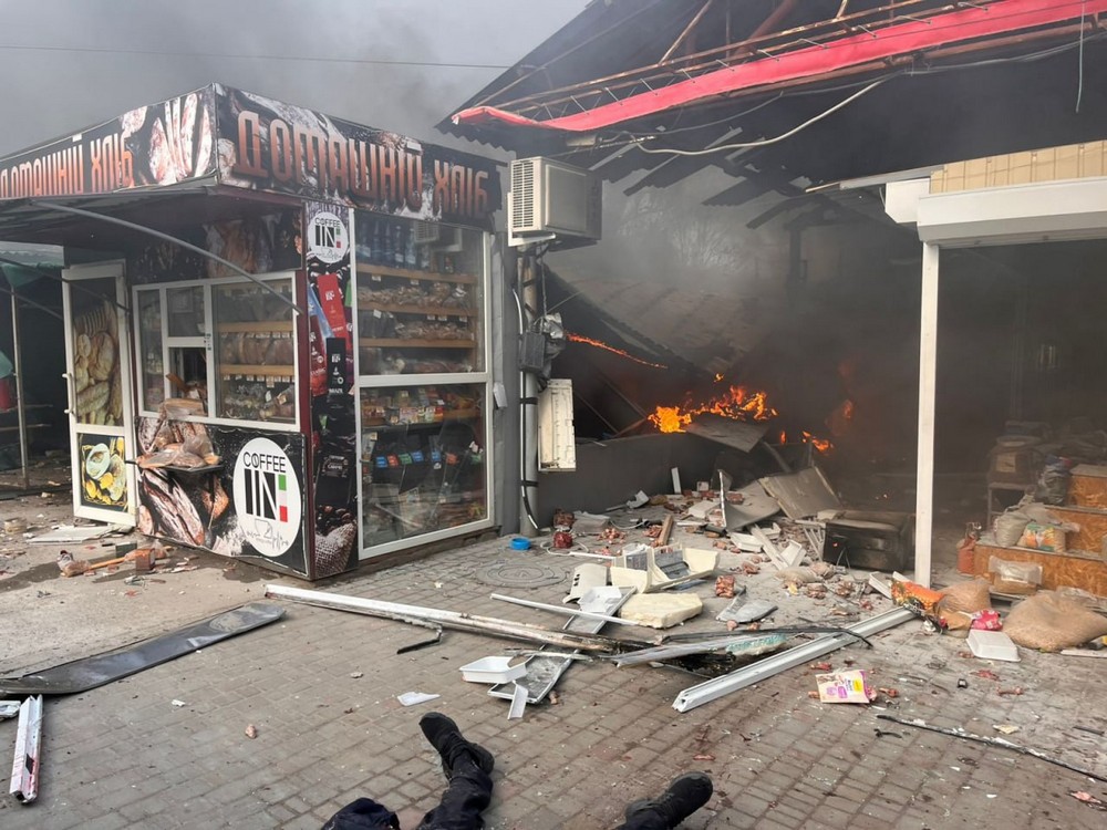 5 вбитих і 19 поранених у Нікополі сьогодні, серед них дитина (фото) 5 вбитих і 19 поранених у Нікополі сьогодні, серед них дитина (фото)