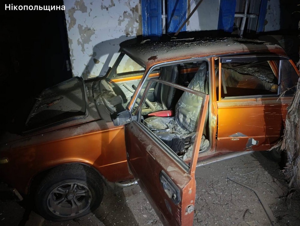 Нікопольщина під ударом РСЗВ та дронів – побито магазин, пошту, пожежне депо, також під обстрілами були Криворіжжя і Синельниківщина (фото) Нікопольщина під ударом РСЗВ та дронів – побито магазин, пошту, пожежне депо, також під обстрілами були Криворіжжя і Синельниківщина (фото)