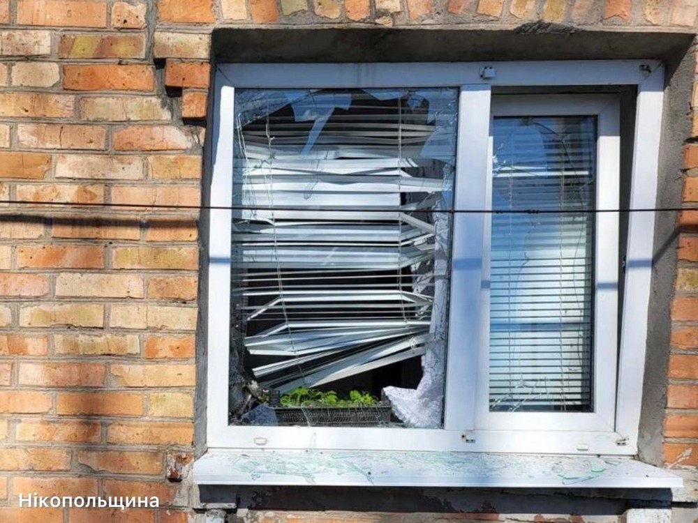 Нікопольщина під ударом РСЗВ та дронів – побито магазин, пошту, пожежне депо, також під обстрілами були Криворіжжя і Синельниківщина (фото) Нікопольщина під ударом РСЗВ та дронів – побито магазин, пошту, пожежне депо, також під обстрілами були Криворіжжя і Синельниківщина (фото)