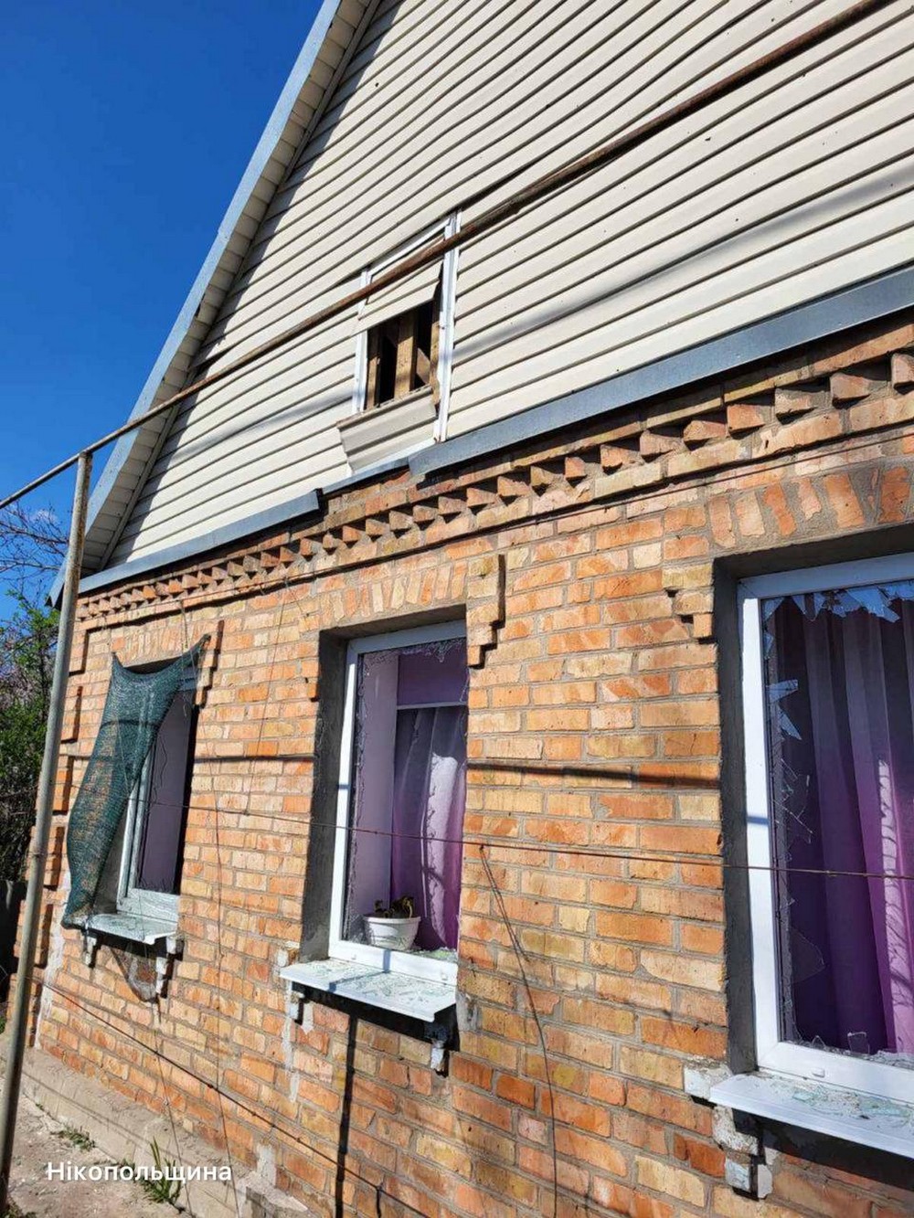 Нікопольщина під ударом РСЗВ та дронів – побито магазин, пошту, пожежне депо, також під обстрілами були Криворіжжя і Синельниківщина (фото) Нікопольщина під ударом РСЗВ та дронів – побито магазин, пошту, пожежне депо, також під обстрілами були Криворіжжя і Синельниківщина (фото)