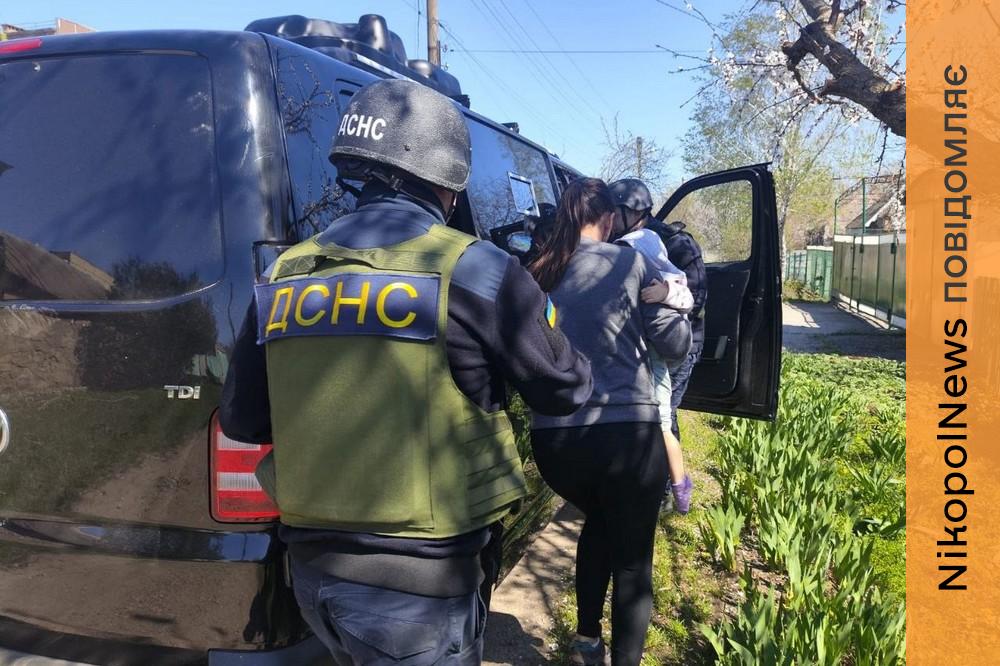 Терор триває: у Нікополі вже 7 поранених, серед них маленька дитина, також ворог вдарив по Червоногригорівській громаді